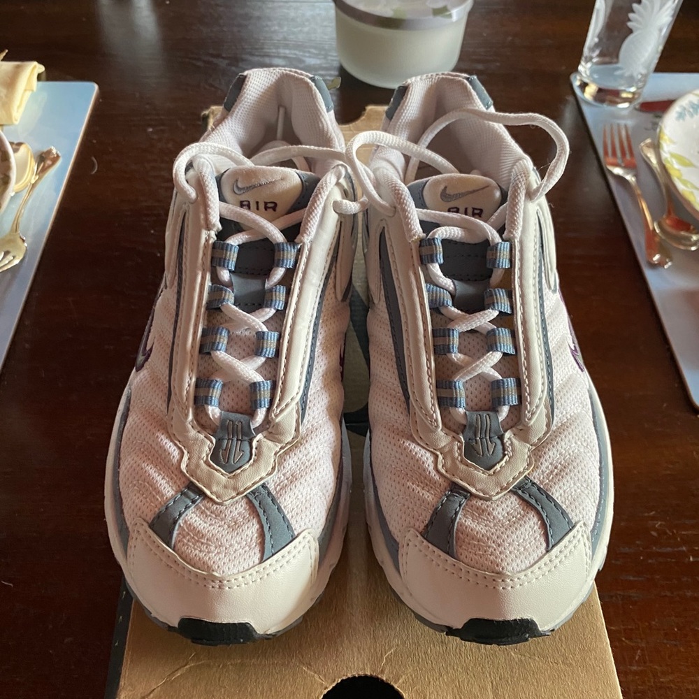 Classic Nike Trainers - Picture 5 of 5